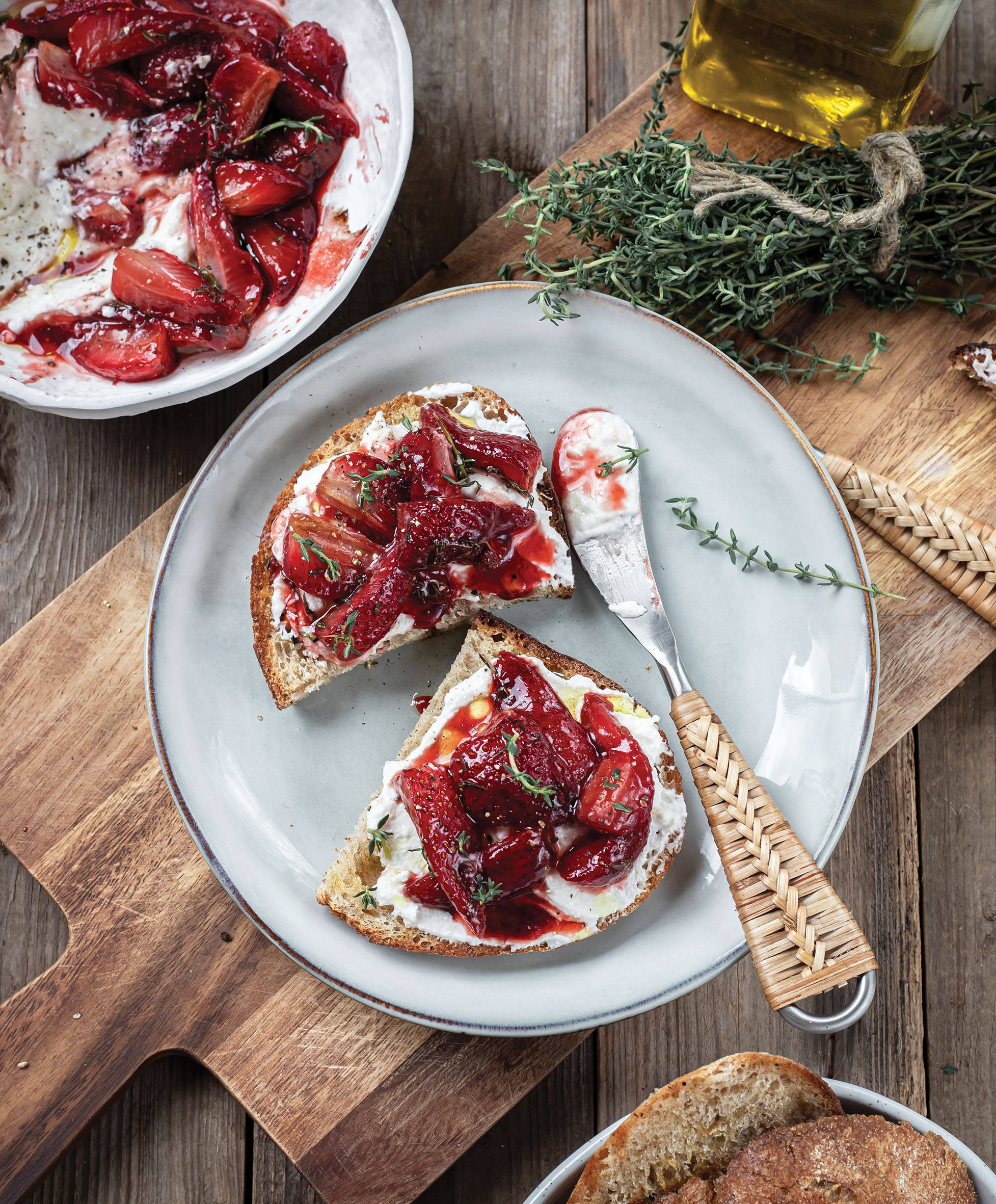 Κροστίνι µε φράουλες και κατσικίσιο τυρί